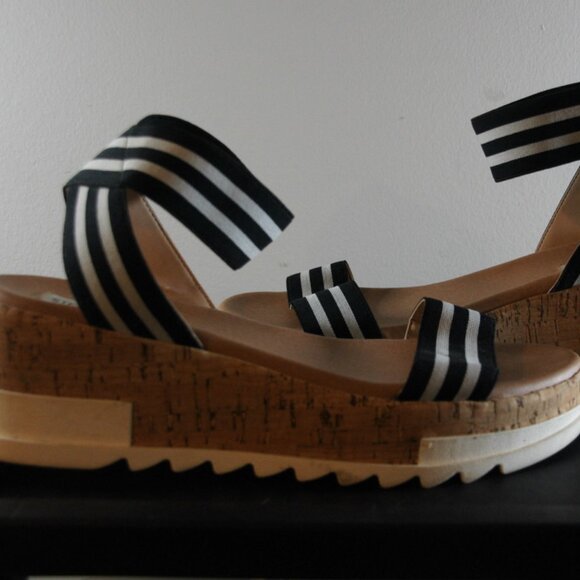 Steve Madden Tan Sandals - Picture 2 of 2